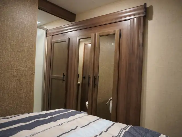 2018 K-Z Connect C303RL TRIPLE SLIDES AND PRIVATE MASTER! - Photo 32