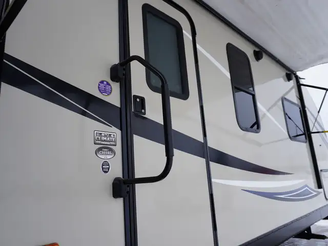 2018 K-Z Connect C303RL TRIPLE SLIDES AND PRIVATE MASTER! - Photo 34