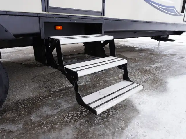 2018 K-Z Connect C303RL TRIPLE SLIDES AND PRIVATE MASTER! - Photo 35