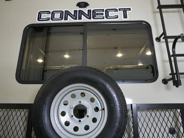 2018 K-Z Connect C303RL TRIPLE SLIDES AND PRIVATE MASTER! - Photo 38