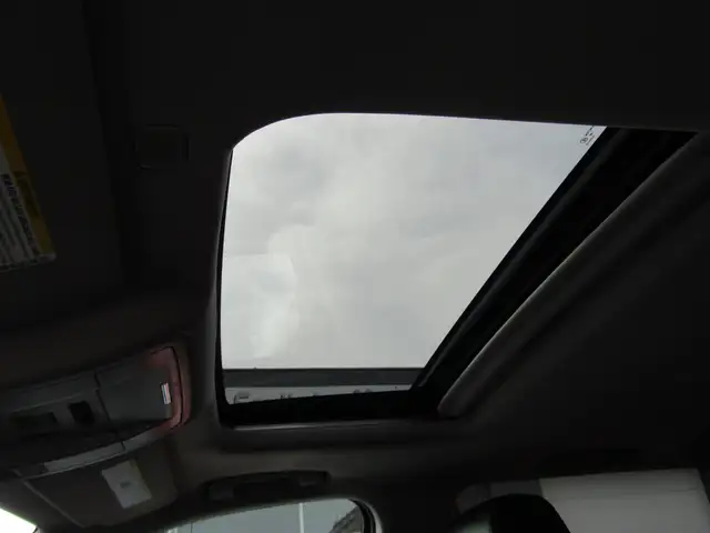 2017 Chevrolet Silverado 1500 4WD Crew Cab 143.5' LTZ 6.2L V8 / - Photo 3