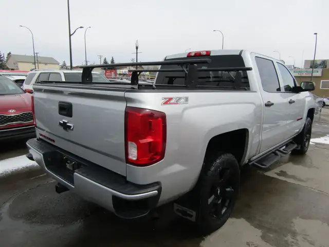 2017 Chevrolet Silverado 1500 4WD Crew Cab 143.5' LTZ 6.2L V8 / - Photo 5