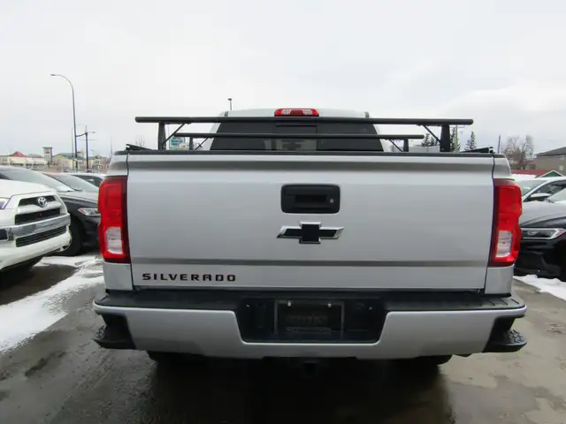 2017 Chevrolet Silverado 1500 4WD Crew Cab 143.5' LTZ 6.2L V8 / - Photo 6