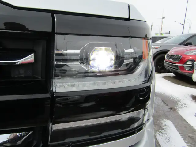 2017 Chevrolet Silverado 1500 4WD Crew Cab 143.5' LTZ 6.2L V8 / - Photo 13