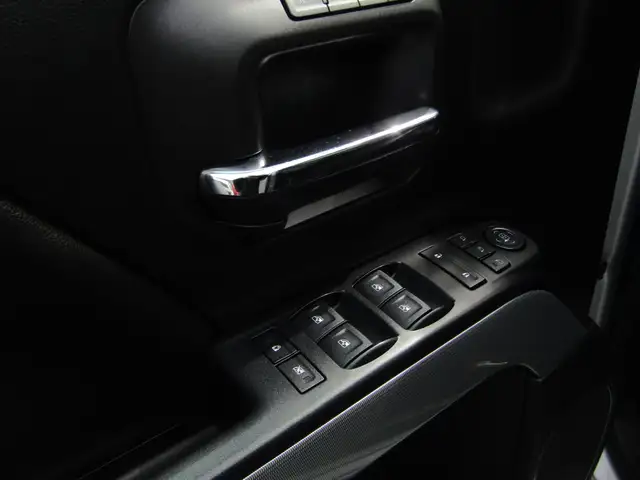 2017 Chevrolet Silverado 1500 4WD Crew Cab 143.5' LTZ 6.2L V8 / - Photo 15