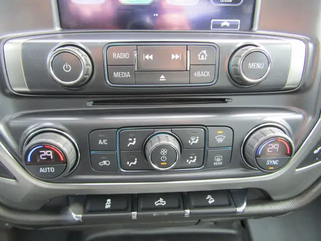 2017 Chevrolet Silverado 1500 4WD Crew Cab 143.5' LTZ 6.2L V8 / - Photo 25