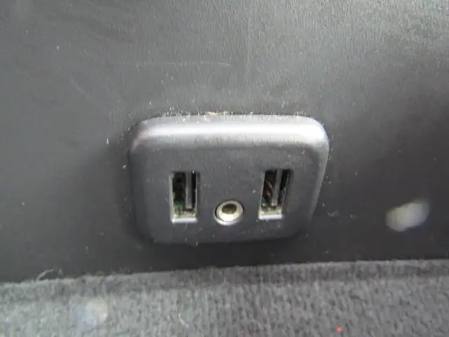 2017 Chevrolet Silverado 1500 4WD Crew Cab 143.5' LTZ 6.2L V8 / - Photo 27