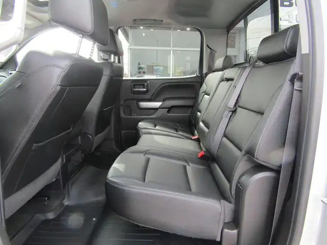 2017 Chevrolet Silverado 1500 4WD Crew Cab 143.5' LTZ 6.2L V8 / - Photo 28