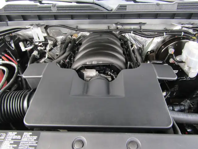 2017 Chevrolet Silverado 1500 4WD Crew Cab 143.5' LTZ 6.2L V8 / - Photo 31