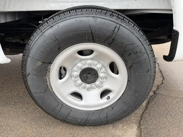 2026 GMC Savana Cargo Van 2500 135 - Audio System - $413 B/W - Photo 5