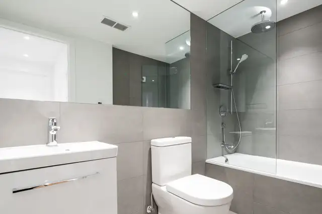 Renovated bachelor, Queen and Niagara - ID 3765 - Photo 5