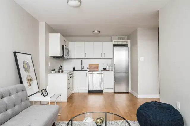 Renovated two bedroom, Dupont and Lansdowne - ID 4386