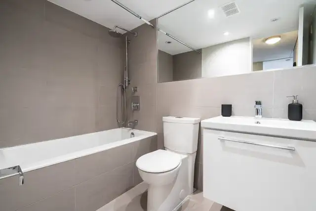 Renovated two bedroom, Dupont and Lansdowne - ID 4386 - Photo 7