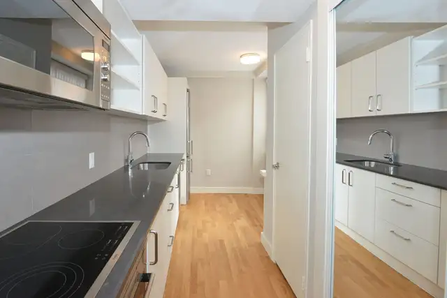 Renovated junior one bedroom, St. Clair and Spadina - ID 3004 - Photo 3