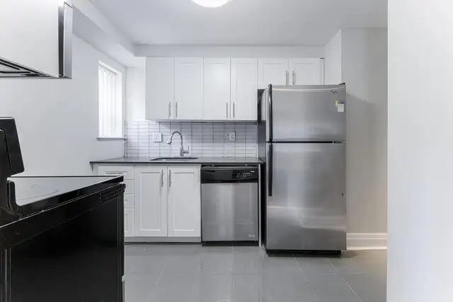 Large 1 Bedroom Apartment for Rent - 77 Wellesley Street East - Photo 12