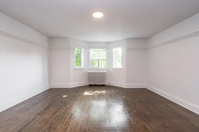 Renovated Two Bedroom, Queen and Roncesvalles - ID 1537 - Photo 2