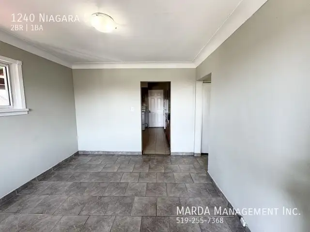 COZY 2 BED/1 BATH UPPER UNIT   HYDRO FREE INTERNET!