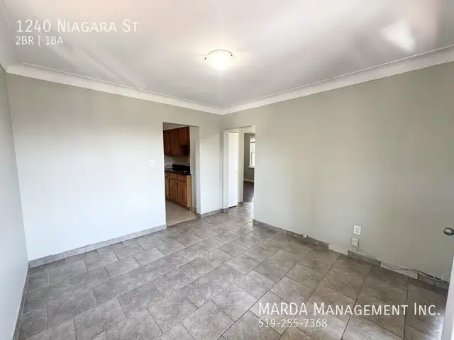 COZY 2 BED/1 BATH UPPER UNIT   HYDRO FREE INTERNET! - Photo 2