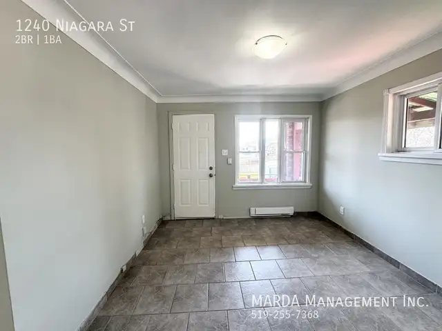 COZY 2 BED/1 BATH UPPER UNIT   HYDRO FREE INTERNET! - Photo 4