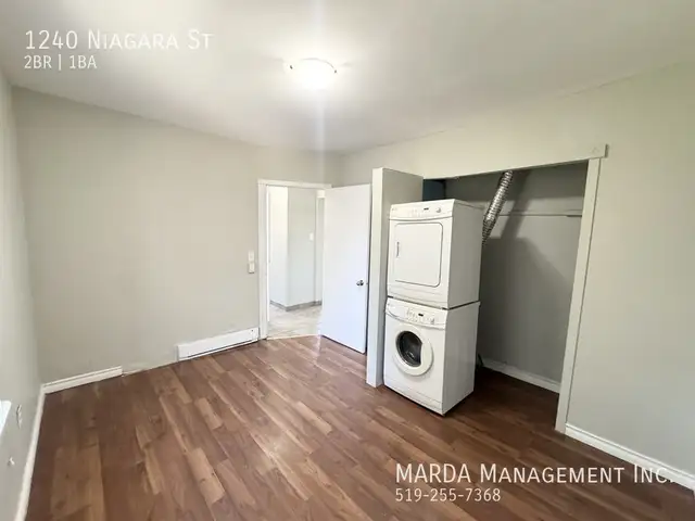 COZY 2 BED/1 BATH UPPER UNIT   HYDRO FREE INTERNET! - Photo 13