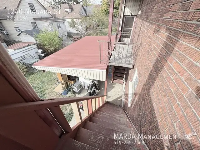 COZY 2 BED/1 BATH UPPER UNIT   HYDRO FREE INTERNET! - Photo 19