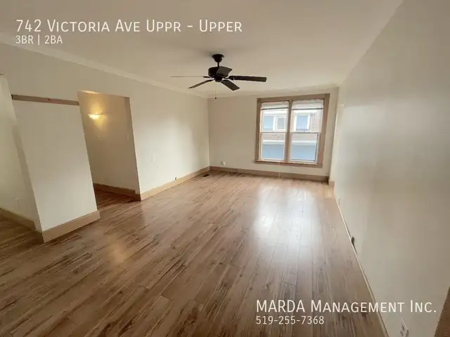 COZY 3 BED/2 BATH VICTORIAN UPPER UNIT W/ LOFT   HYDRO & 60% GAS
