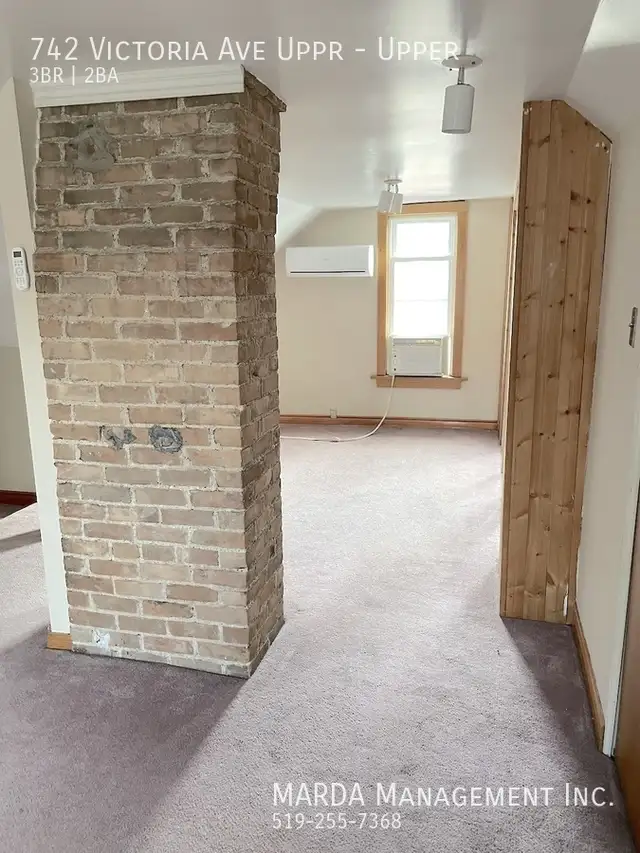 COZY 3 BED/2 BATH VICTORIAN UPPER UNIT W/ LOFT   HYDRO & 60% GAS - Photo 4