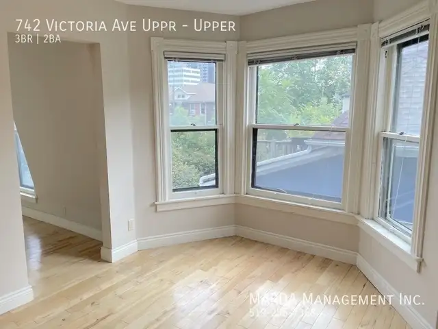COZY 3 BED/2 BATH VICTORIAN UPPER UNIT W/ LOFT   HYDRO & 60% GAS - Photo 13