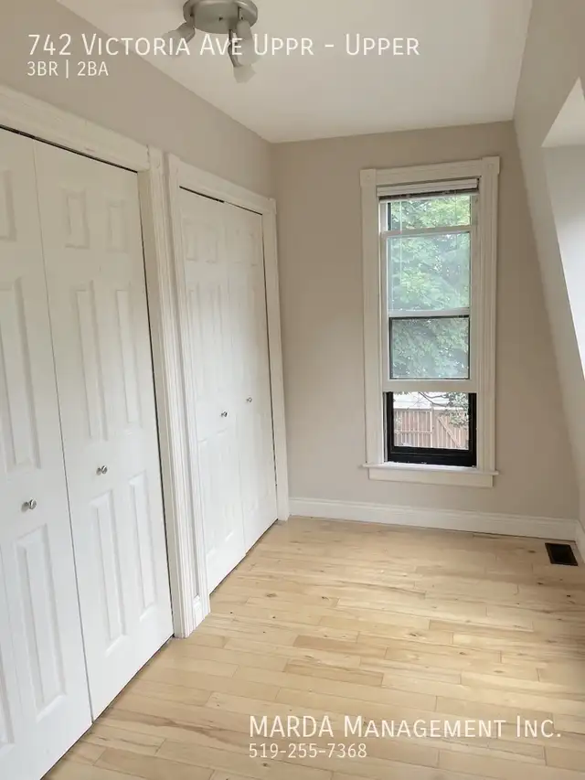 COZY 3 BED/2 BATH VICTORIAN UPPER UNIT W/ LOFT   HYDRO & 60% GAS - Photo 14