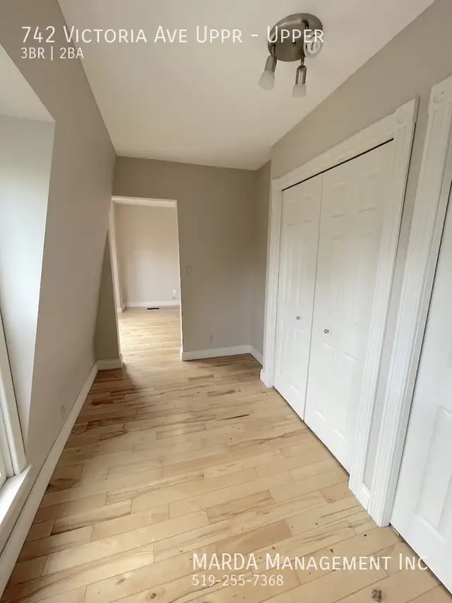 COZY 3 BED/2 BATH VICTORIAN UPPER UNIT W/ LOFT   HYDRO & 60% GAS - Photo 15