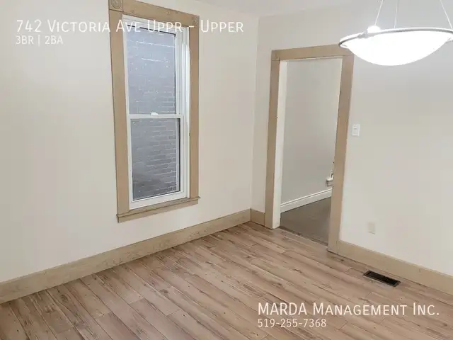 COZY 3 BED/2 BATH VICTORIAN UPPER UNIT W/ LOFT   HYDRO & 60% GAS - Photo 18