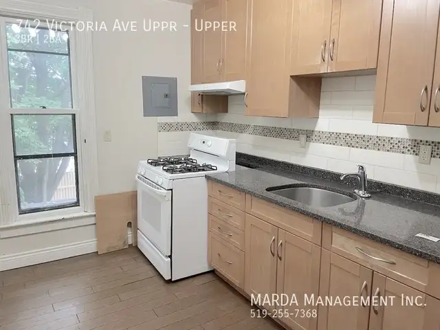 COZY 3 BED/2 BATH VICTORIAN UPPER UNIT W/ LOFT   HYDRO & 60% GAS - Photo 19