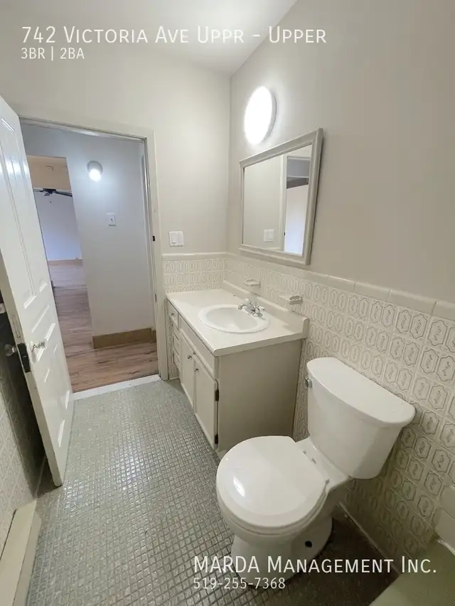 COZY 3 BED/2 BATH VICTORIAN UPPER UNIT W/ LOFT   HYDRO & 60% GAS - Photo 23