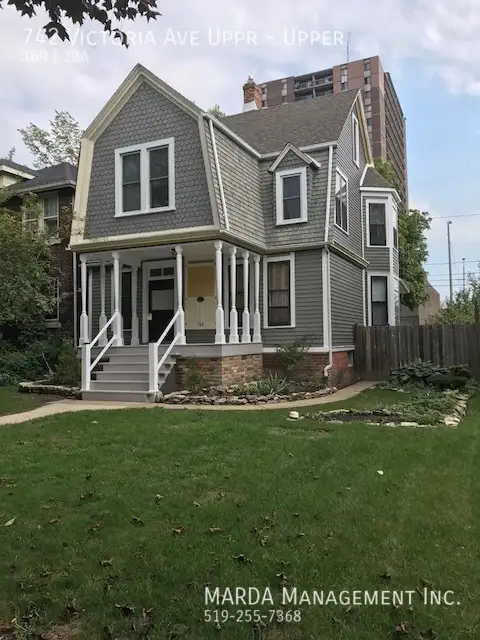 COZY 3 BED/2 BATH VICTORIAN UPPER UNIT W/ LOFT   HYDRO & 60% GAS - Photo 24