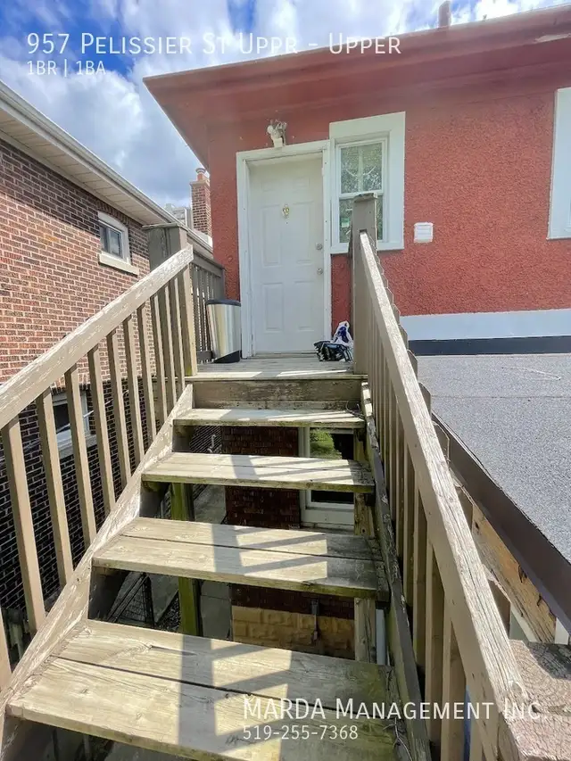 MODERN 1 BED/1 BATH UPPER UNIT - DOWNTOWN PLUS HYDRO & GAS - Photo 4