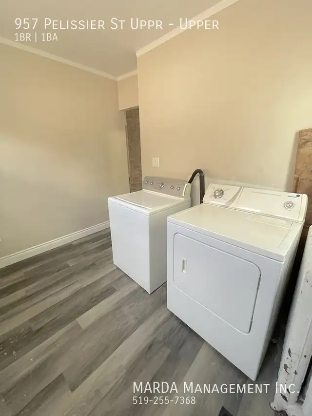 MODERN 1 BED/1 BATH UPPER UNIT - DOWNTOWN PLUS HYDRO & GAS - Photo 5
