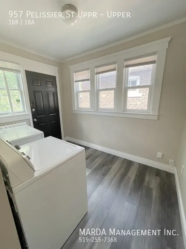 MODERN 1 BED/1 BATH UPPER UNIT - DOWNTOWN PLUS HYDRO & GAS - Photo 6