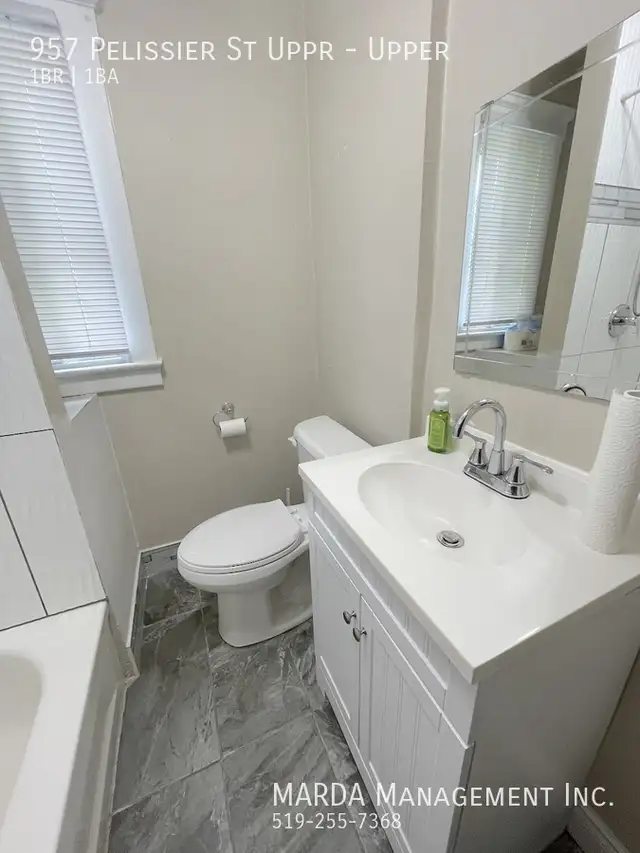 MODERN 1 BED/1 BATH UPPER UNIT - DOWNTOWN PLUS HYDRO & GAS - Photo 15