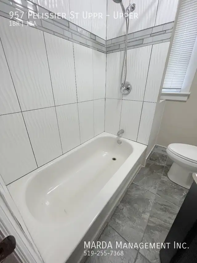 MODERN 1 BED/1 BATH UPPER UNIT - DOWNTOWN PLUS HYDRO & GAS - Photo 16