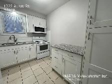 COZY 2 BED/1BATH HOUSE IN EAST WINDSOR!   HYDRO, WATER & GAS! - Photo 5