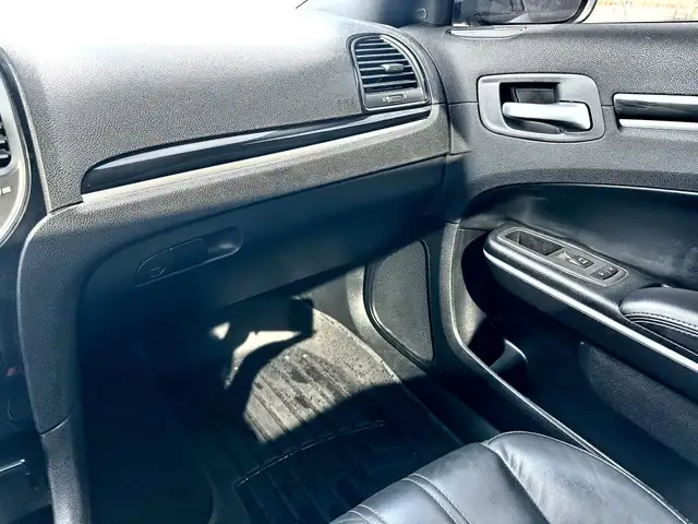 2022 CHRYSLER 300 S AWD - Photo 13