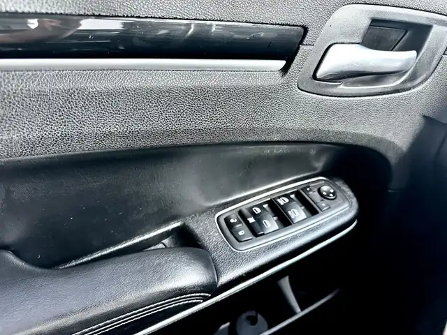 2022 CHRYSLER 300 S AWD - Photo 16