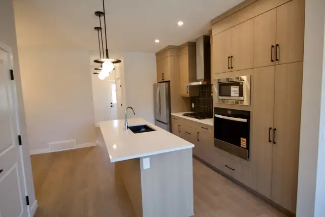 Orchards 4 Bed 3 Bath Home Dbl Garage SW Edmonton - Photo 2