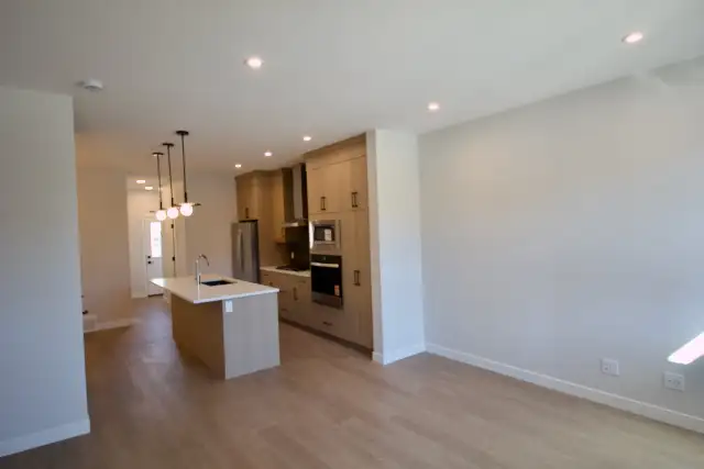 Orchards 4 Bed 3 Bath Home Dbl Garage SW Edmonton - Photo 4