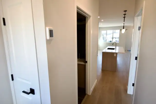 Orchards 4 Bed 3 Bath Home Dbl Garage SW Edmonton - Photo 5