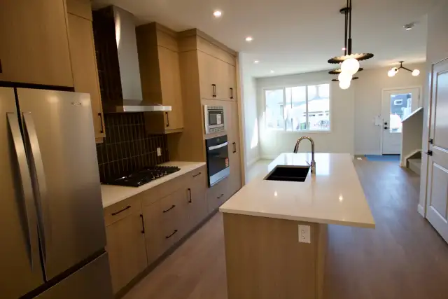 Orchards 4 Bed 3 Bath Home Dbl Garage SW Edmonton - Photo 6