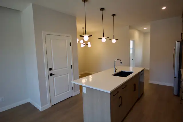 Orchards 4 Bed 3 Bath Home Dbl Garage SW Edmonton - Photo 7