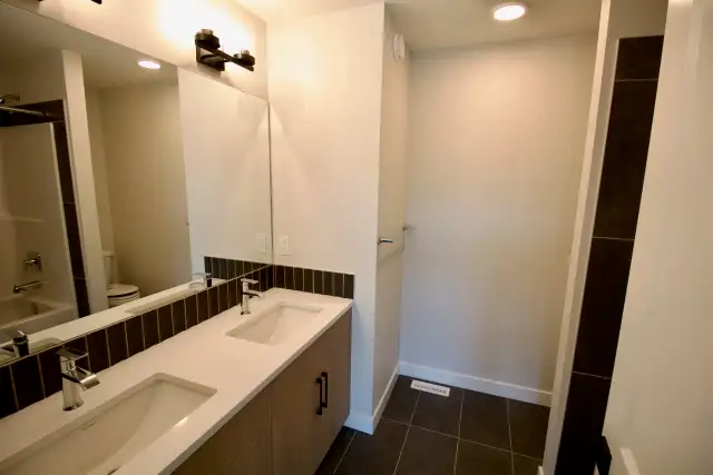 Orchards 4 Bed 3 Bath Home Dbl Garage SW Edmonton - Photo 13