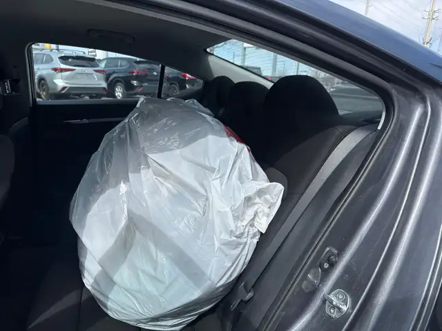 2019 Hyundai Elantra Preferred Preferred, Winter Tires - Photo 8