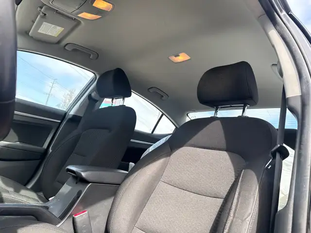 2019 Hyundai Elantra Preferred Preferred, Winter Tires - Photo 9